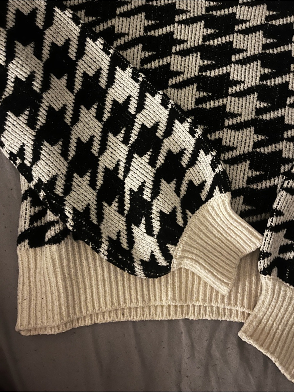 Olive & Oak Black and Cream Houndstooth Crewneck Sweater - Picture 2 of 4